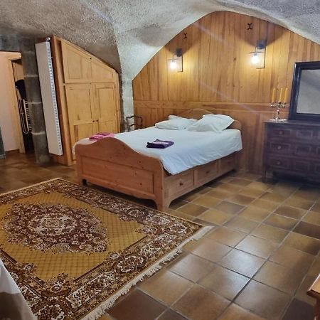 Maison au Loup - Superbe ancien hotel particulier du XVIe siècle au cœur de la vieille ville du Puy Le Puy-en-Velay Extérieur photo
