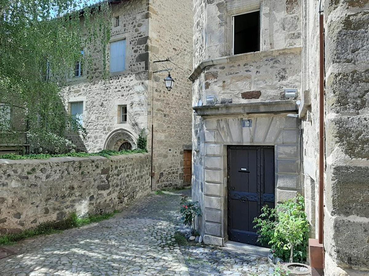Maison au Loup - Superbe ancien hotel particulier du XVIe siècle au cœur de la vieille ville du Puy Le Puy-en-Velay Extérieur photo