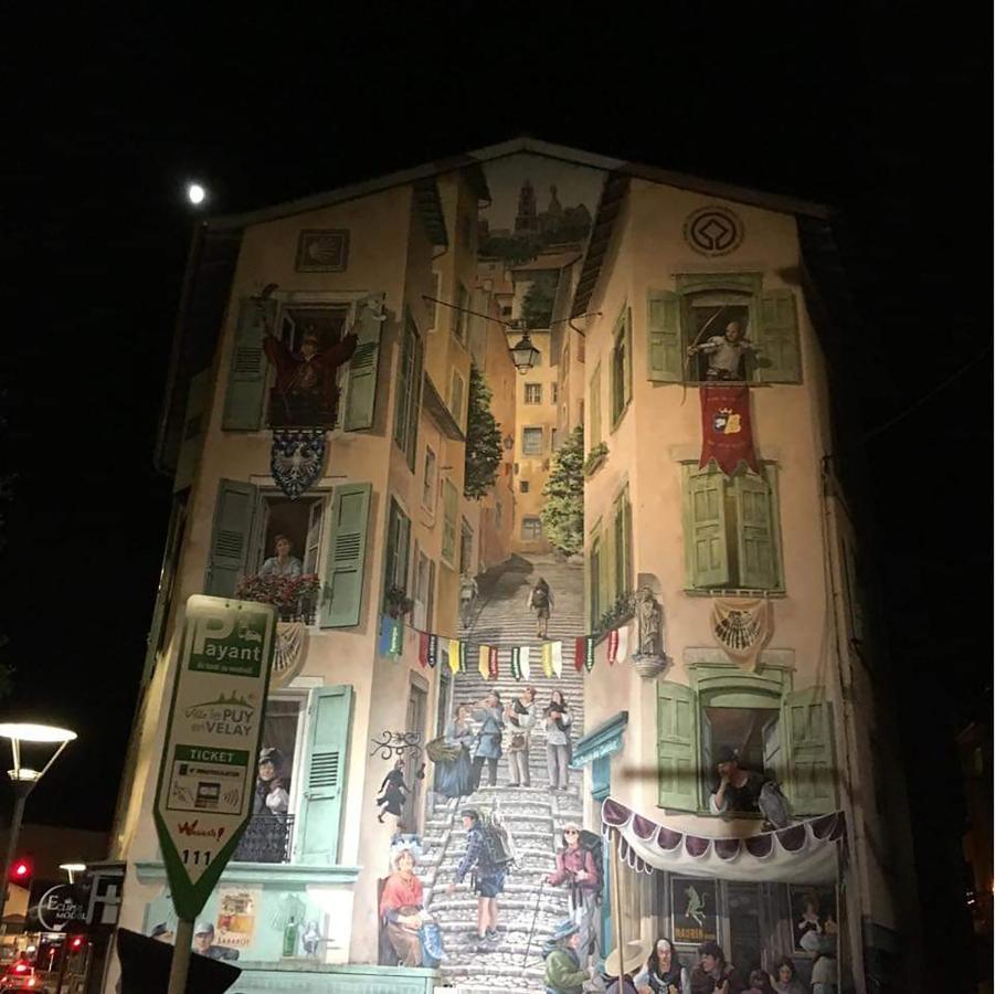 Maison au Loup - Superbe ancien hotel particulier du XVIe siècle au cœur de la vieille ville du Puy Le Puy-en-Velay Extérieur photo