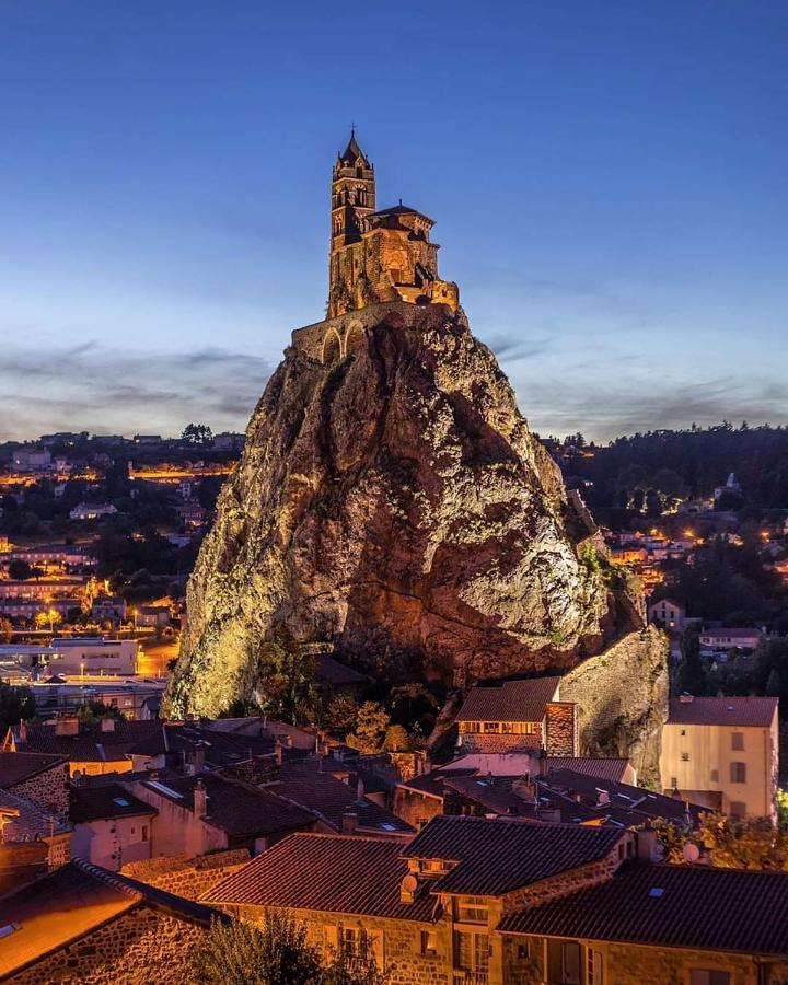 Maison au Loup - Superbe ancien hotel particulier du XVIe siècle au cœur de la vieille ville du Puy Le Puy-en-Velay Extérieur photo