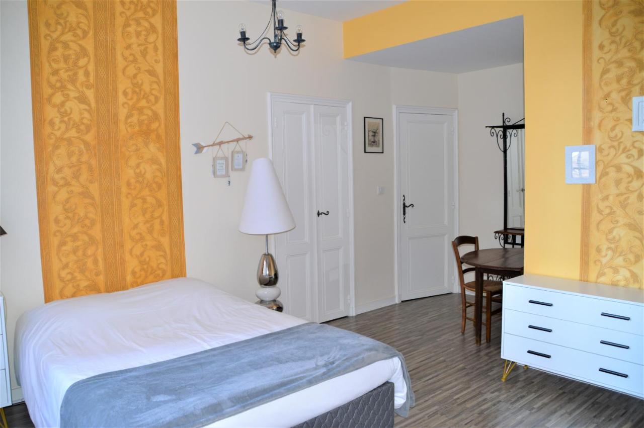 Maison au Loup - Superbe ancien hotel particulier du XVIe siècle au cœur de la vieille ville du Puy Le Puy-en-Velay Extérieur photo