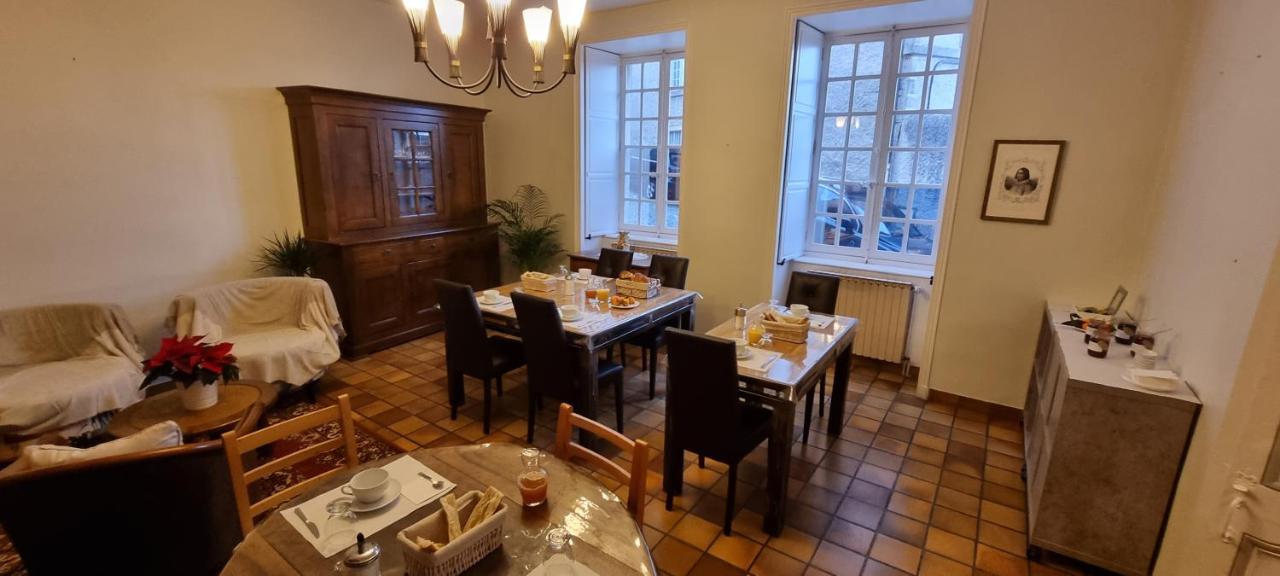 Maison au Loup - Superbe ancien hotel particulier du XVIe siècle au cœur de la vieille ville du Puy Le Puy-en-Velay Extérieur photo