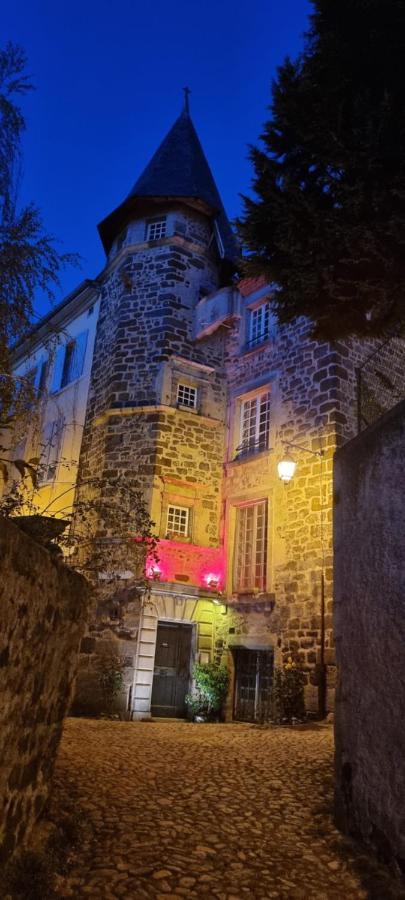 Maison au Loup - Superbe ancien hotel particulier du XVIe siècle au cœur de la vieille ville du Puy Le Puy-en-Velay Extérieur photo